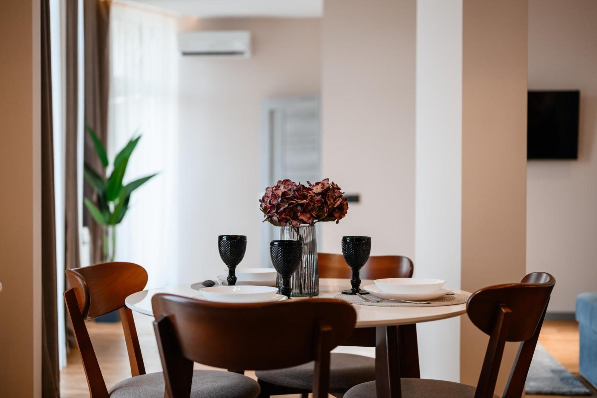 Luxury Apartments Smart House Uzhhorod Ngoại thất bức ảnh
