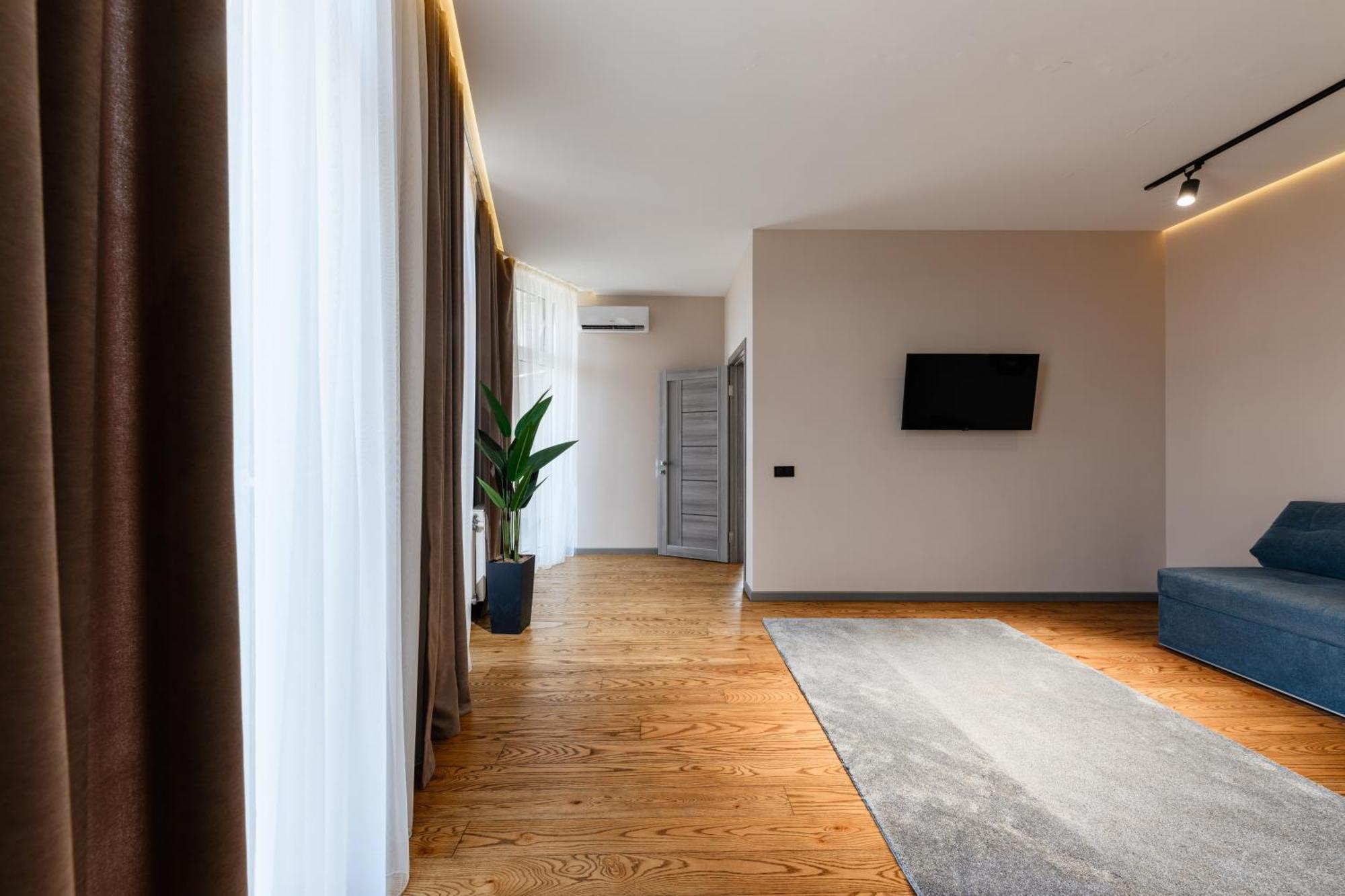 Luxury Apartments Smart House Uzhhorod Ngoại thất bức ảnh