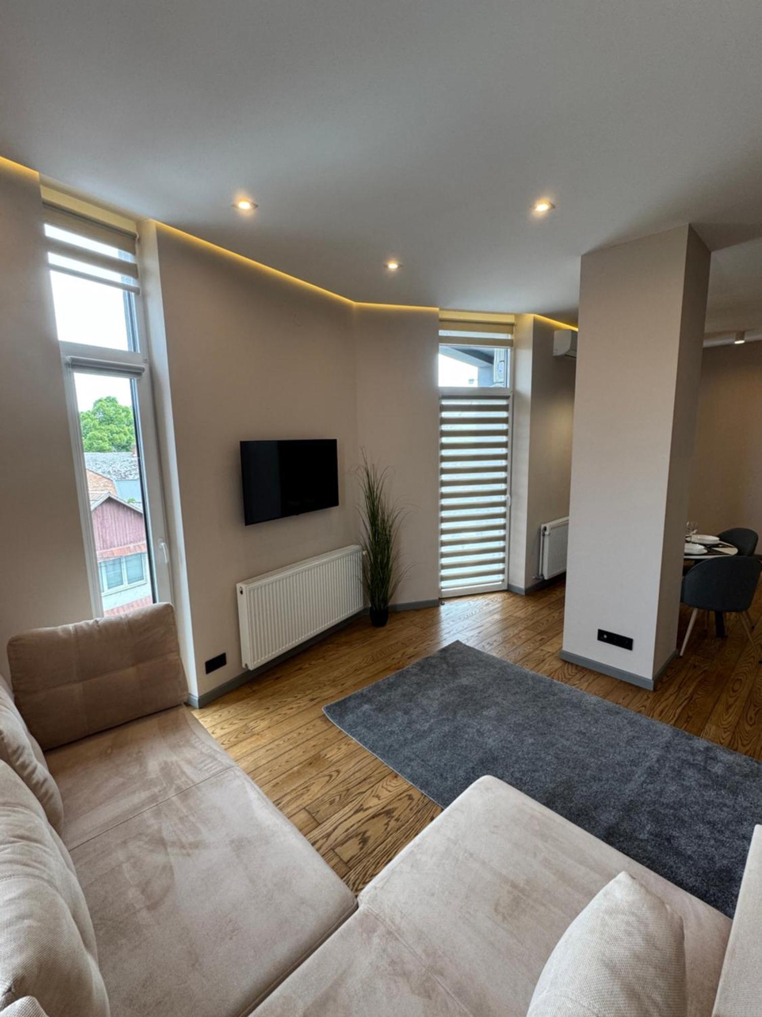 Luxury Apartments Smart House Uzhhorod Ngoại thất bức ảnh